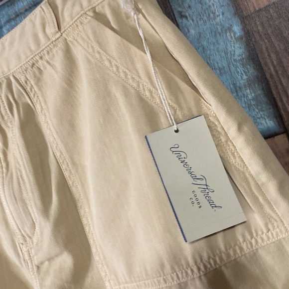 Universal thread  tan shorts - Picture 4 of 16